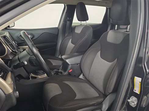 Used 2017 Jeep Cherokee Altitude image 15