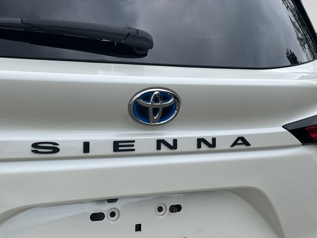 Used 2021 Toyota Sienna XLE w/ XLE Plus Package FWD image 18