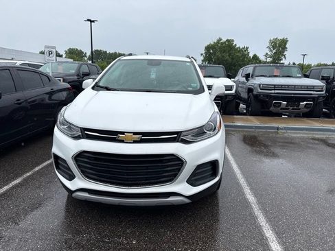 Used 2019 Chevrolet Trax LT w/ LT Convenience Package FWD image 5