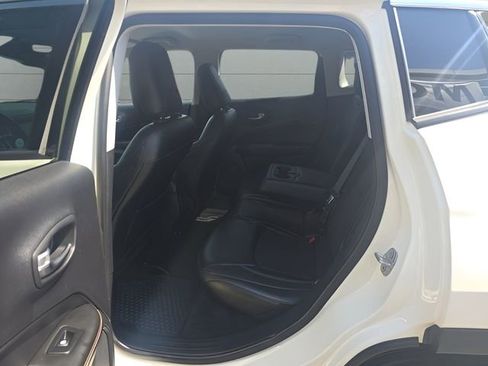 Used 2024 Volkswagen Tiguan SE image 28