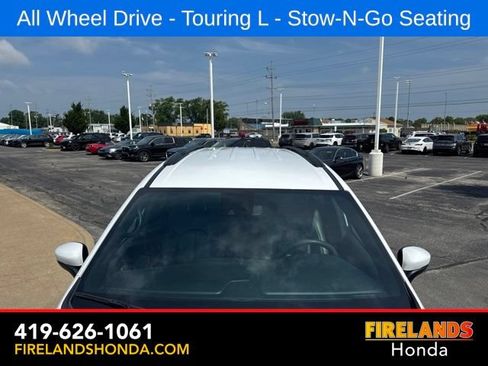 Used 2023 Chrysler Pacifica Touring-L w/ S Appearance Package AWD/4WD image 9