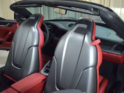 Used 2024 Porsche 911 Carrera 4S image 21