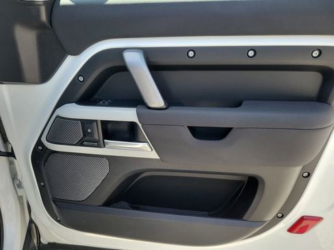 Used 2023 Land Rover Defender 90 X-Dynamic SE image 30