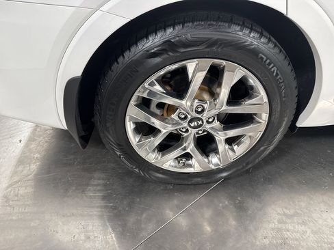 Used 2019 Kia Sorento SX image 13