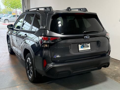 Used 2025 Subaru Forester Premium AWD/4WD image 3