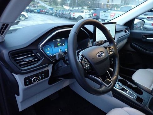 Certified 2025 Ford Escape Platinum image 14