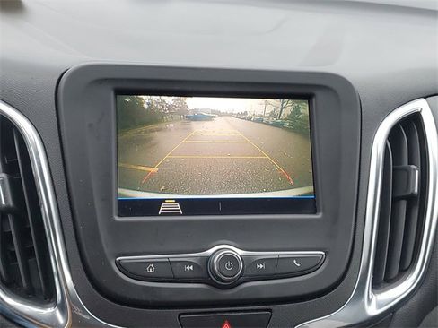 Used 2021 Chevrolet Equinox LT image 18