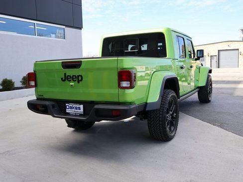 Used 2025 Jeep Gladiator Sport image 7