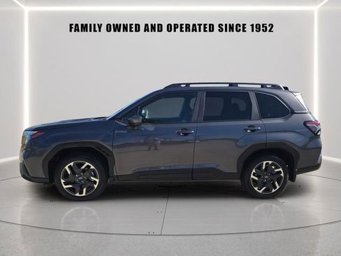 Used 2025 Subaru Forester Premium AWD/4WD image 5
