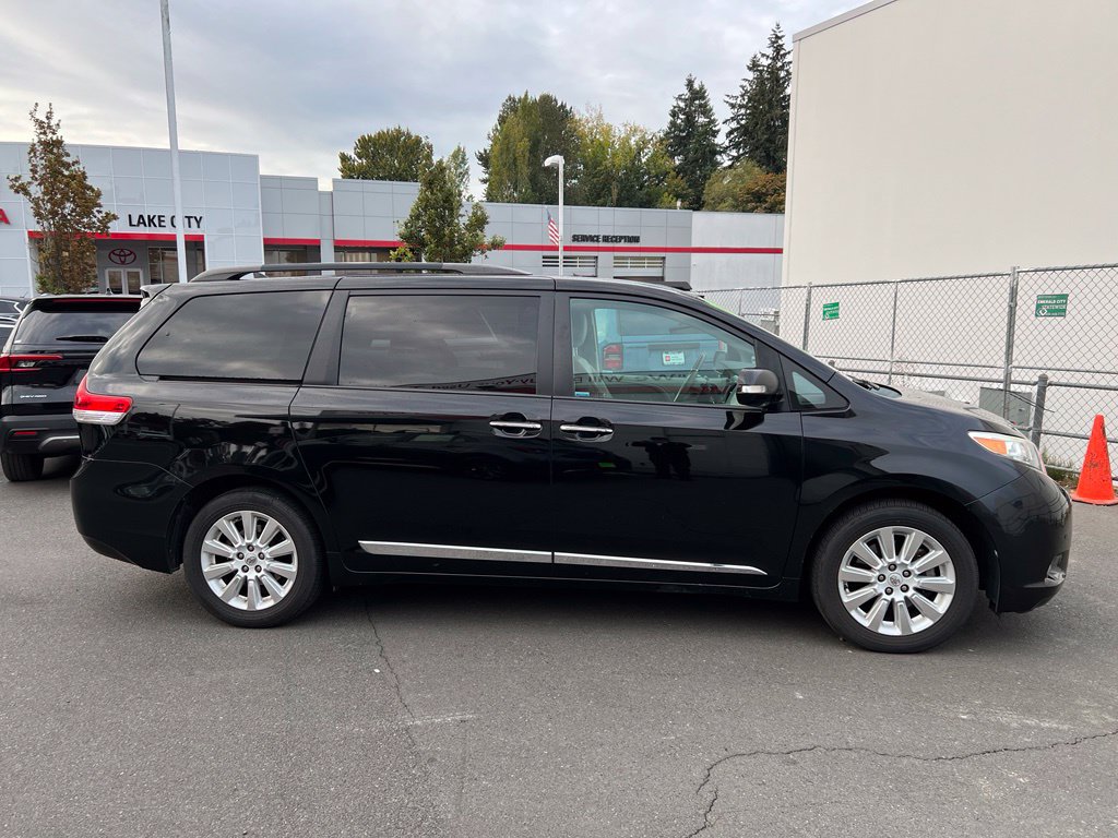 Used 2013 Toyota Sienna Limited w/ Premium Pkg AWD/4WD image 3