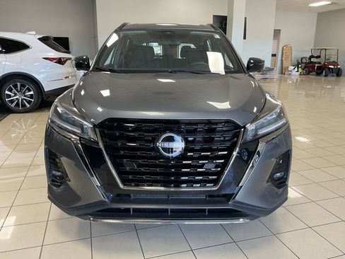Used 2024 Nissan Kicks SR image 2