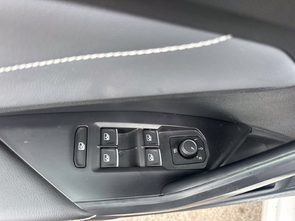 Used 2025 Volkswagen Jetta SEL FWD image 42