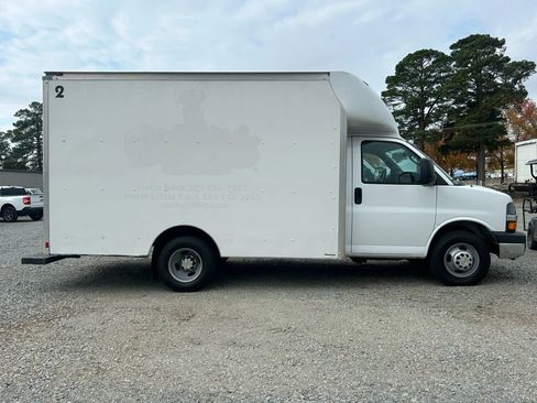 Used 2016 Chevrolet Express 3500 image 4