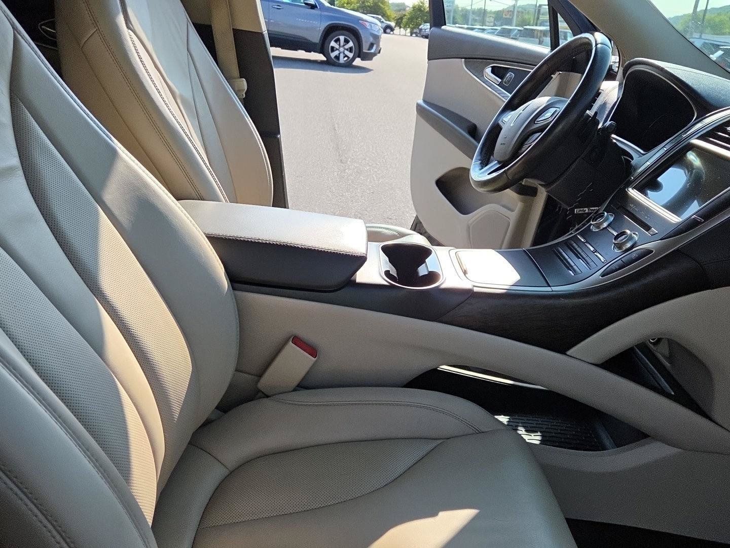 Used 2018 Lincoln MKX Select w/ Select Plus Package AWD/4WD image 21