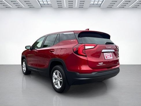 Used 2023 GMC Terrain SLE image 7