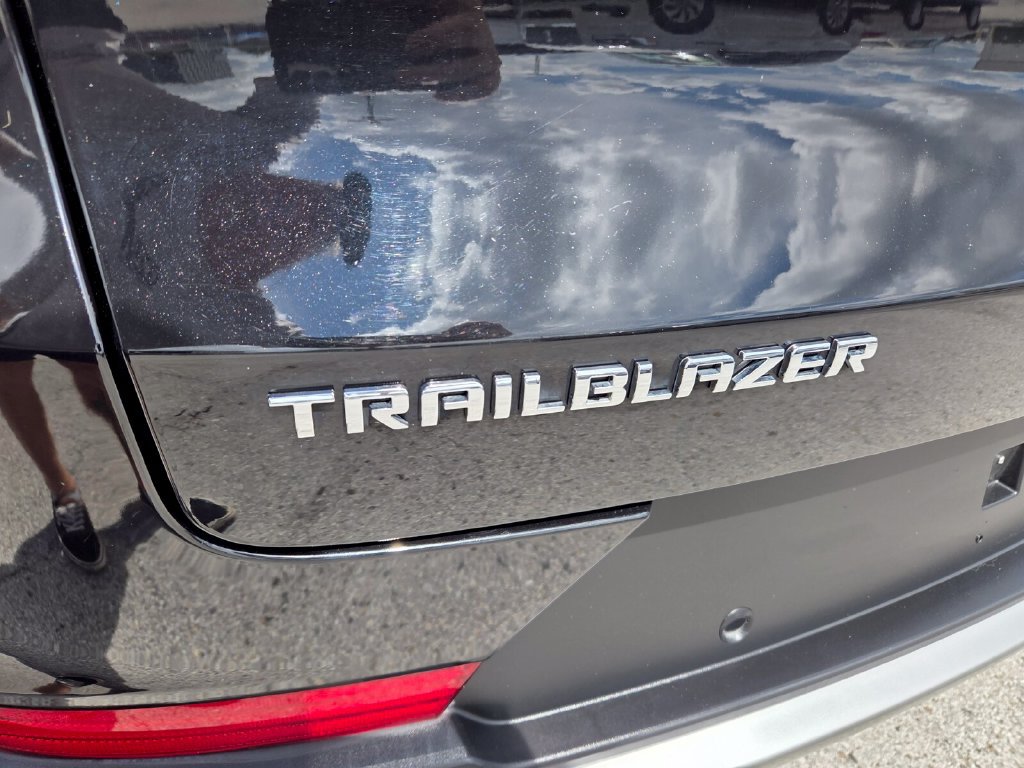 Used 2021 Chevrolet TrailBlazer LT w/ Convenience Package FWD image 9