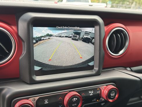 Used 2021 Jeep Wrangler Unlimited Rubicon AWD/4WD image 34