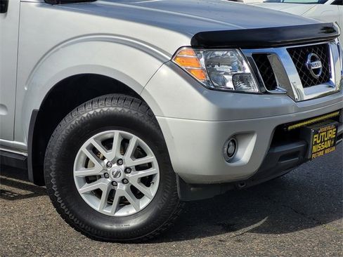 Used 2016 Nissan Frontier SV image 9