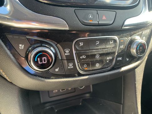 Used 2023 Chevrolet Equinox Premier FWD image 14