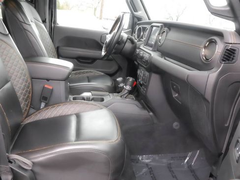 Used 2021 Jeep Wrangler Unlimited Sahara AWD/4WD image 38