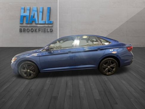 Used 2022 Volkswagen Jetta SE image 3