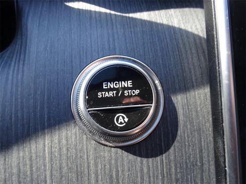 Used 2023 Mercedes-Benz C 300 4MATIC Sedan image 24