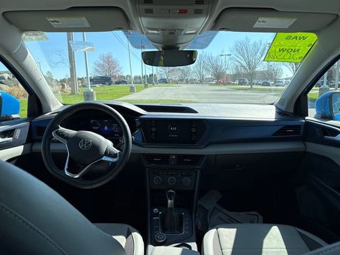 Used 2022 Volkswagen Taos SE w/ Panoramic Sunroof Package image 18