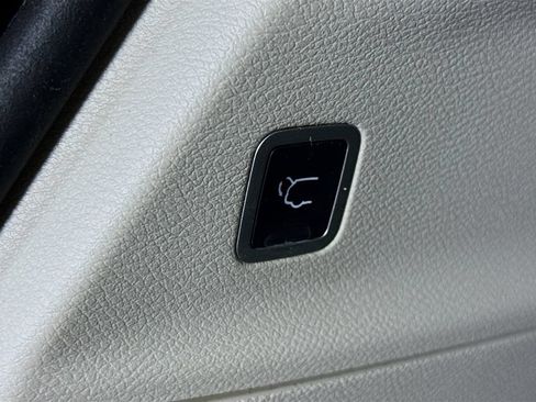 Used 2023 Chrysler Pacifica Limited w/ Uconnect Theater Family Group AWD/4WD image 32