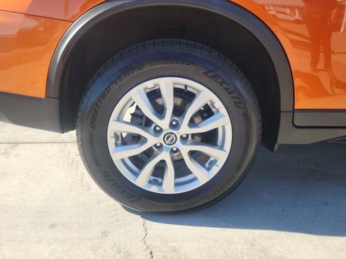 Used 2019 Nissan Rogue SV AWD/4WD image 16