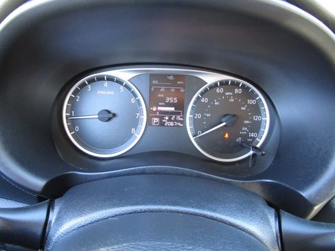 Used 2024 Nissan Kicks S image 11