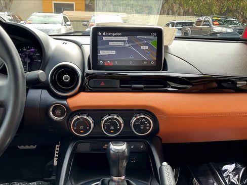 Used 2017 FIAT 124 Spider Lusso image 7