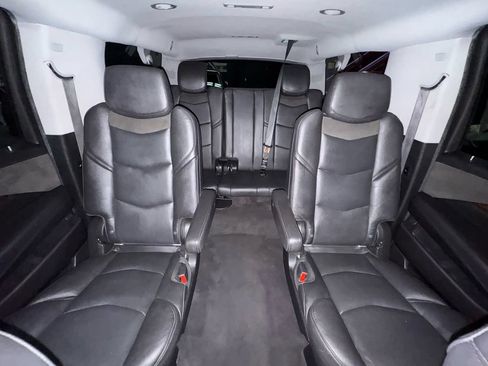 Used 2020 Cadillac Escalade ESV Luxury w/ Escalade Sport Edition AWD/4WD image 33