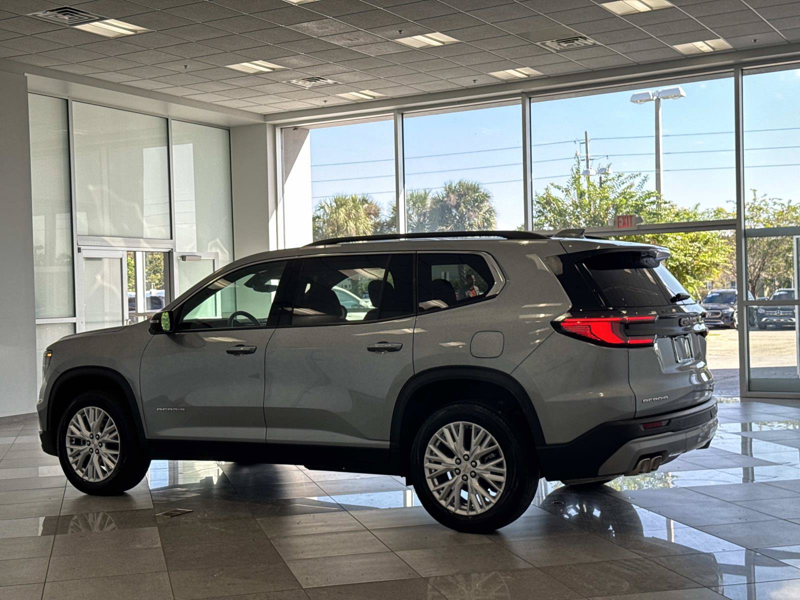 Used 2026 GMC Acadia Elevation w/ Elevation Premium Package FWD image 26