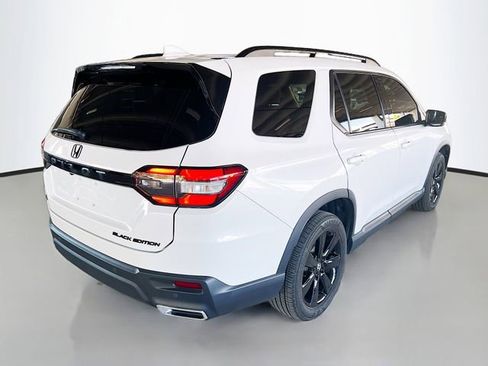 Used 2025 Honda Pilot Black Edition image 7