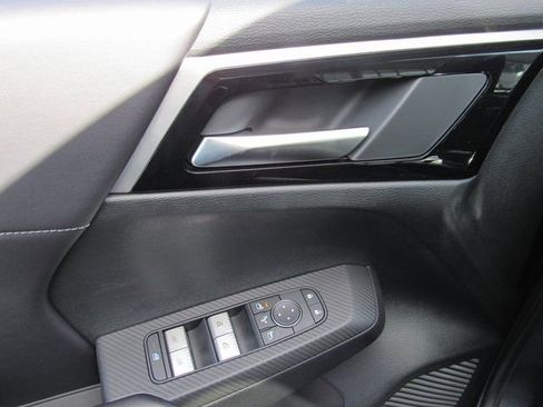 New 2025 Mitsubishi Outlander SE image 12