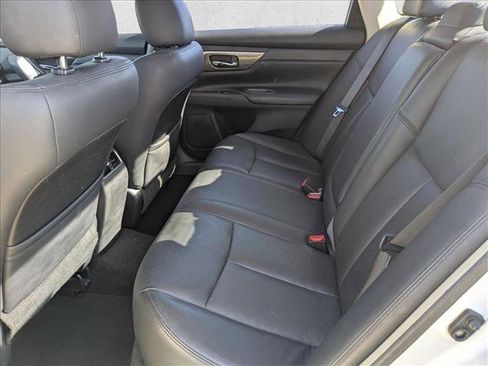 Used 2013 Nissan Altima 2.5 SL w/ Technology Pkg image 19