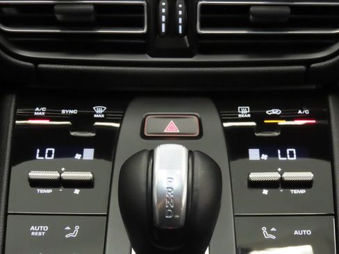 Certified 2026 Porsche Macan AWD/4WD image 26
