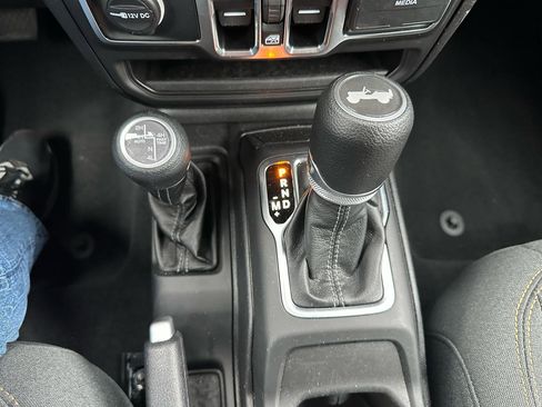 Used 2025 Jeep Wrangler Sahara image 18