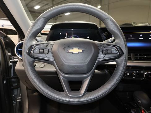 Certified 2025 Chevrolet Trax LT image 10