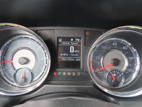 Used 2014 Chrysler Town & Country Touring FWD image 46