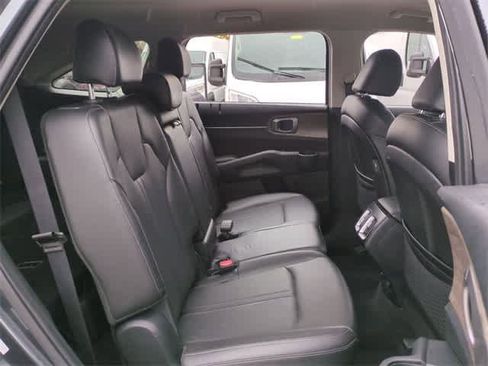 Used 2022 Kia Sorento S image 21