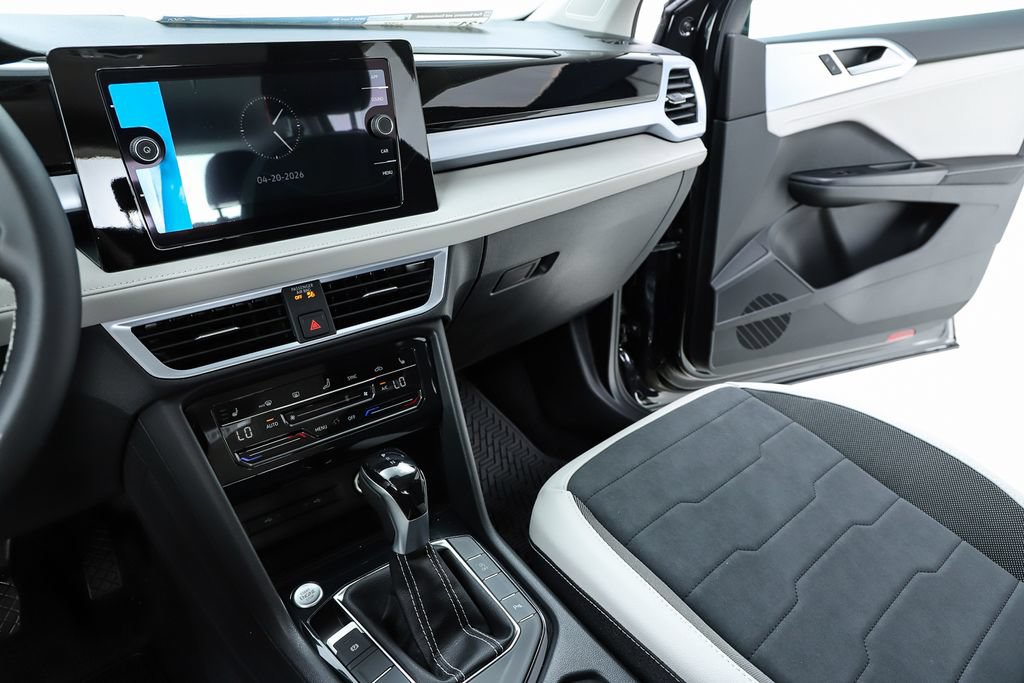New 2026 Volkswagen Taos SE FWD image 23