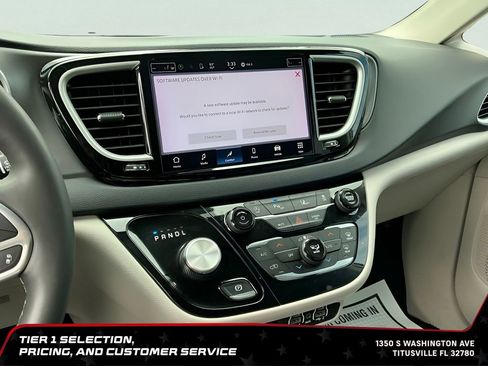 Used 2023 Chrysler Pacifica Touring-L FWD image 35