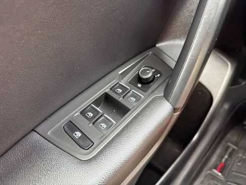 Used 2019 Volkswagen Tiguan SE AWD/4WD image 12