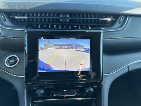 Used 2024 Jeep Grand Cherokee Laredo image 26