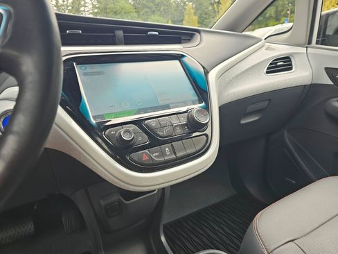 Used 2019 Chevrolet Bolt Premier w/ Infotainment Package FWD image 25