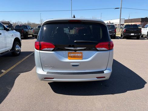 Used 2023 Chrysler Voyager LX FWD image 4