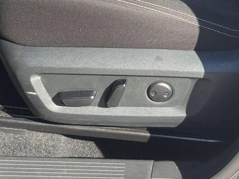 Used 2025 Nissan Rogue SV FWD image 18