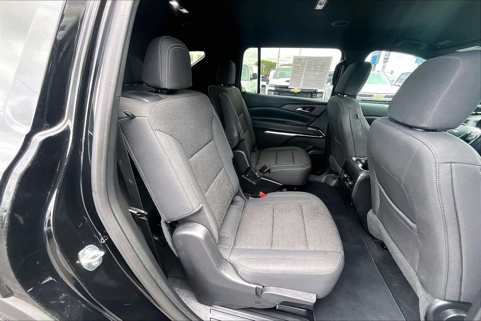Used 2025 Chevrolet Traverse LT w/ Driver Confidence Package FWD image 23