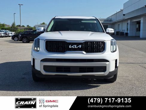 Used 2023 Kia Telluride EX w/ EX Captain's Chair Package FWD image 2